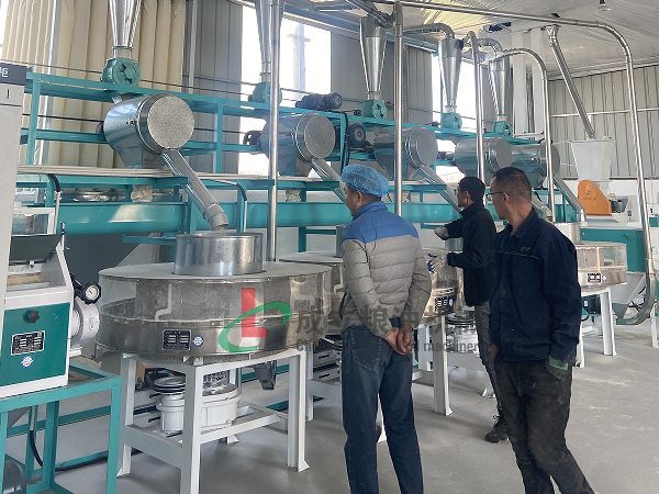 鶴壁客戶訂購(gòu)4+2組石磨面粉機(jī)，運(yùn)行良好